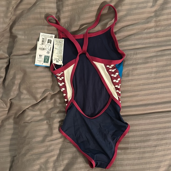 NWT Arena swimsuit for older girls or smaller adults - Picture 2 of 6